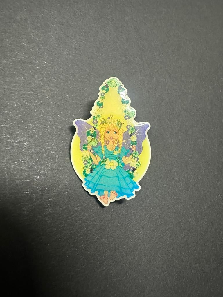 Efteling pin elfje op de schommel, Ophalen of Verzenden, Zo goed als nieuw, Button of Speldje