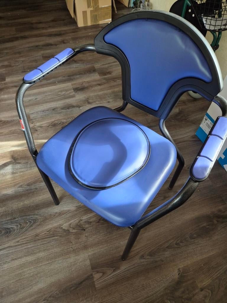 Poo stoel kleur blauw/zwart, Ophalen