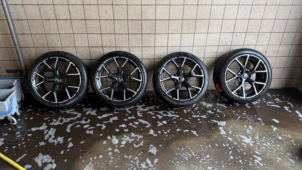 Audi A3 velgen zomer set 18 inch 225/40r18 92Y, Ophalen, 225 mm, Zomerbanden, Velg(en)