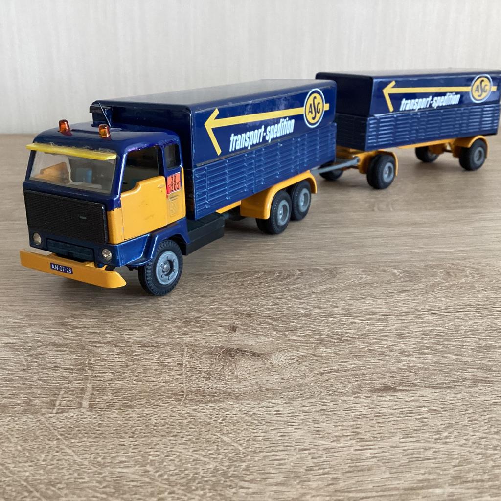 Mooie Volvo Combi  Kant cab Stuuras Zwaailampen Antenne ASG, Hobby en Vrije tijd, Modelauto's | 1:50, Ophalen of Verzenden, Zo goed als nieuw