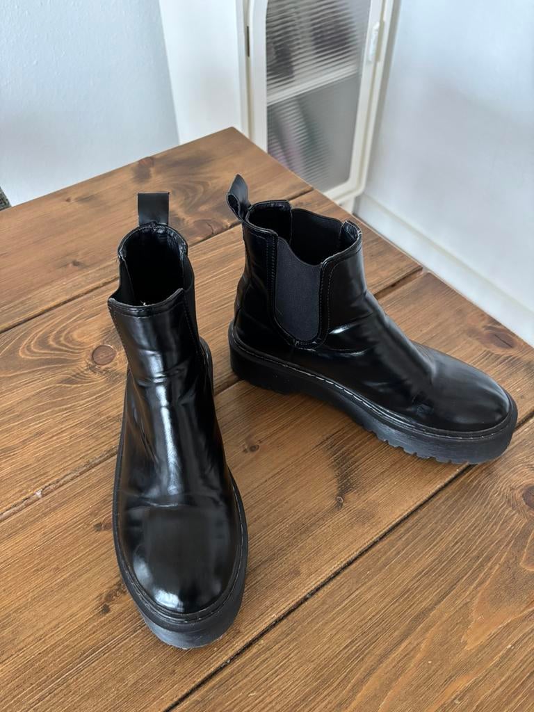 Zwarte chelsea boots Shein mt 38, Zwart, Lage of Enkellaarzen, Ophalen of Verzenden, Zo goed als nieuw