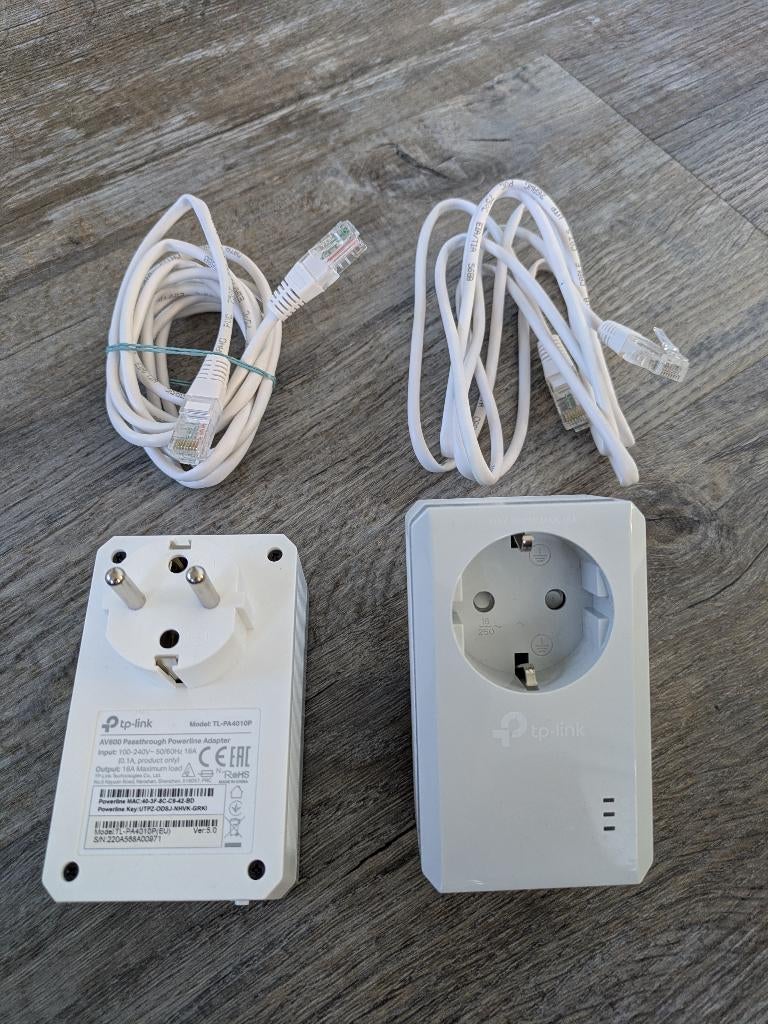 tp link AV600 passthrough powerline adapter, Computers en Software, Routers en Modems, Zo goed als nieuw, Ophalen of Verzenden