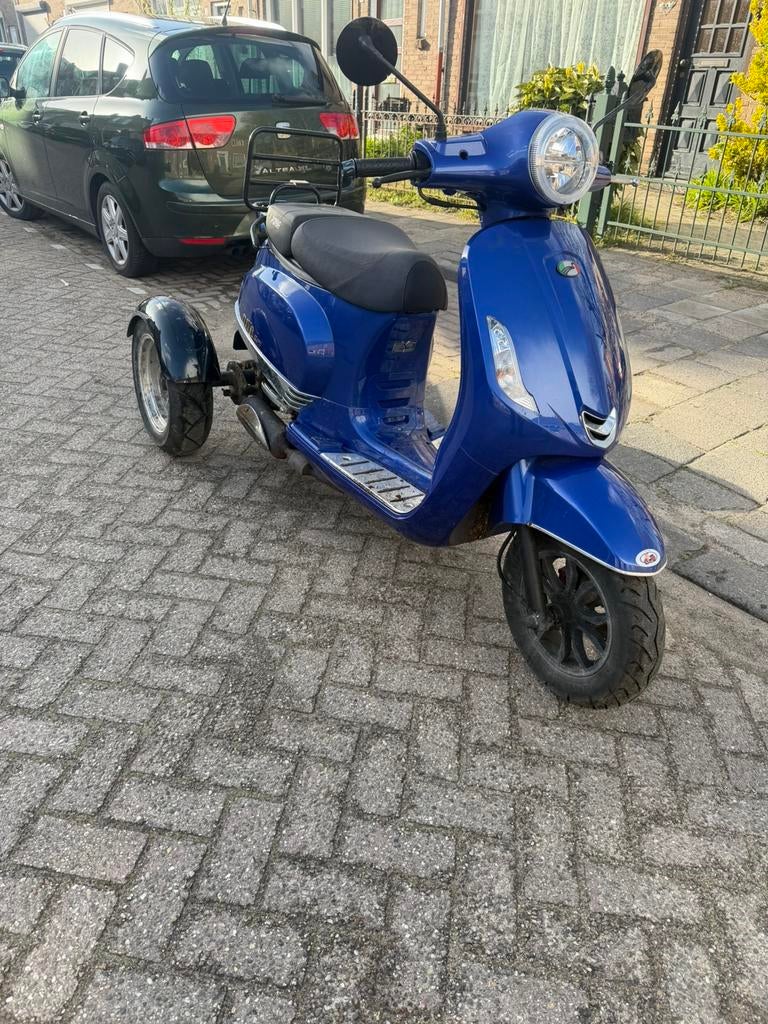scootmobiel Riva Driewiel Scooter – Rijbewijsvrij – Benzine, Ophalen of Verzenden, Gebruikt, Benzine, Overige merken