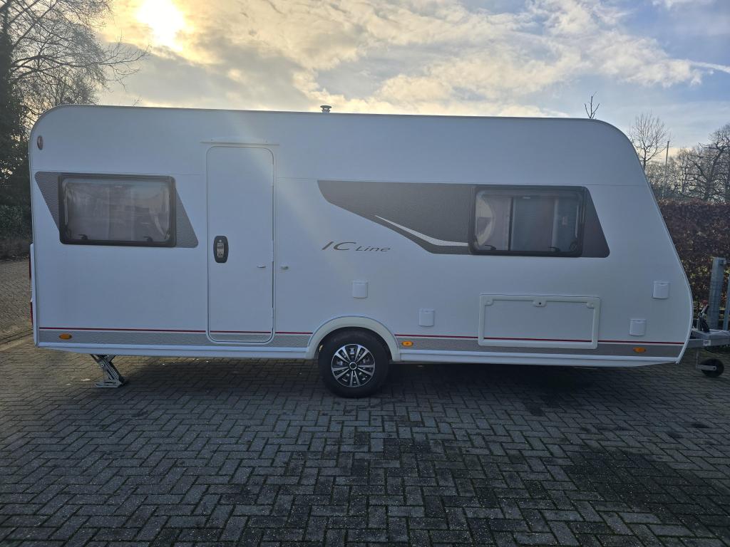Bürstner Premio IC-line 460 TS met mover, Caravans en Kamperen, Rondzit, Bedrijf, 5 tot 6 meter, Schokbreker