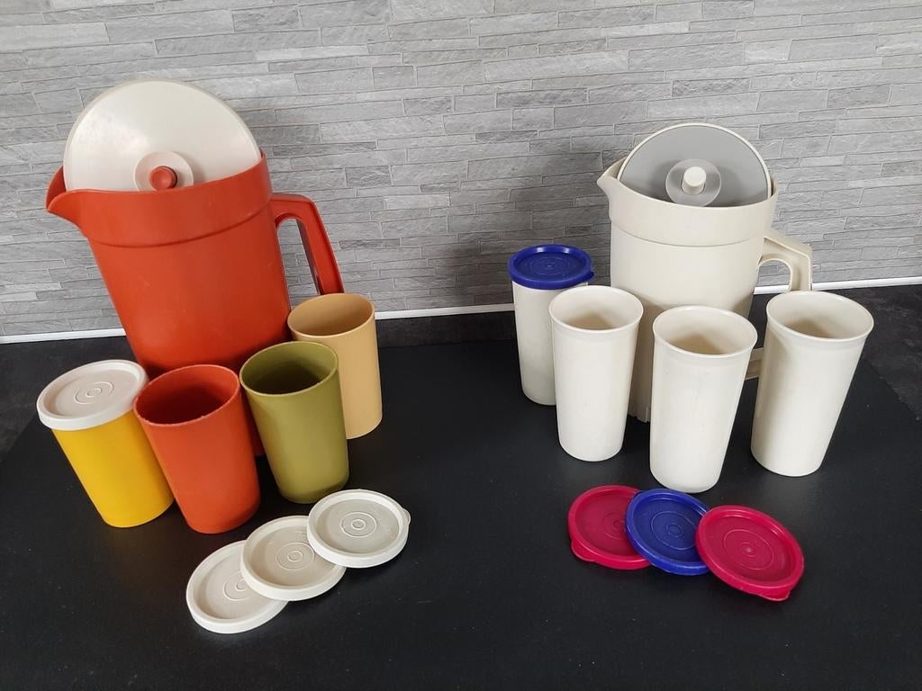 Tupperware sapkan waterkan 1.7 of 1.2 ltr met 4 bekers, Huis en Inrichting, Keuken | Tupperware, Ophalen of Verzenden, Oranje