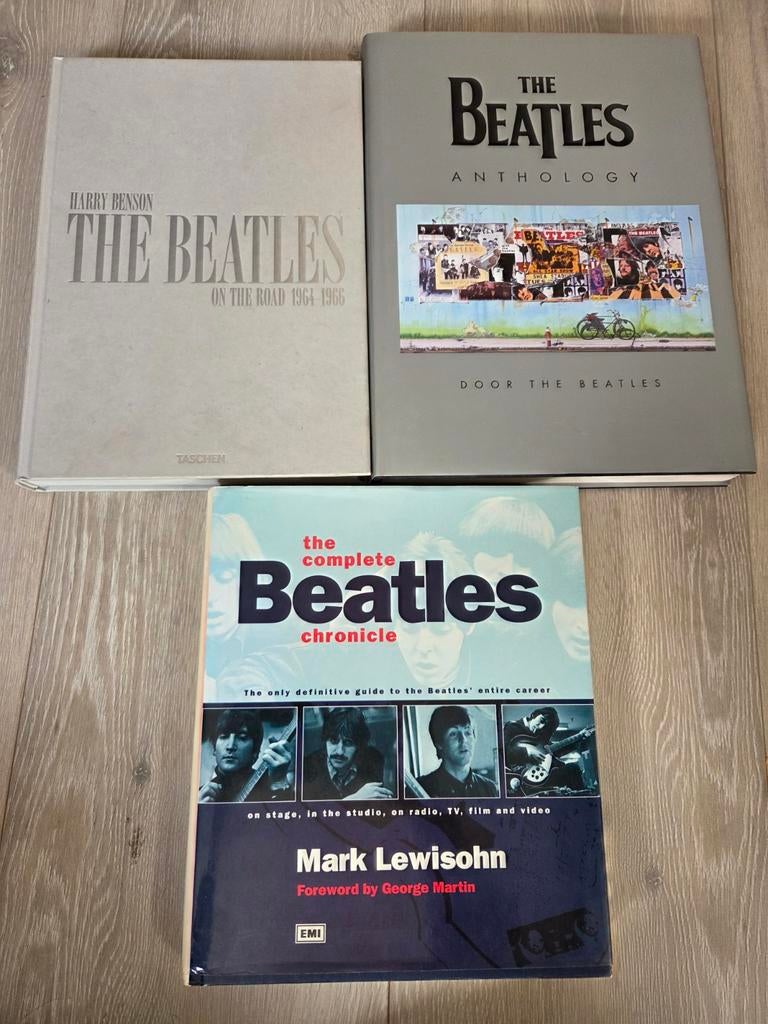 3x Beatles boeken - On the road + Chronicles + Anthology, Ophalen of Verzenden, Gelezen, Artiest