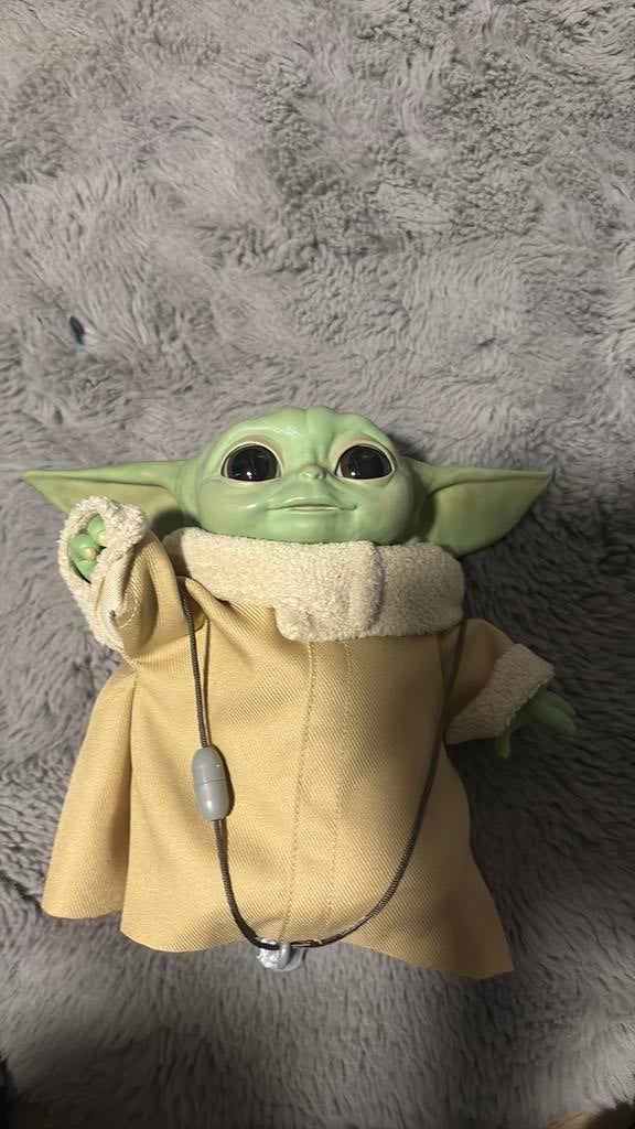Pratende baby yoda, Ophalen of Verzenden, Zo goed als nieuw, Actiefiguurtje