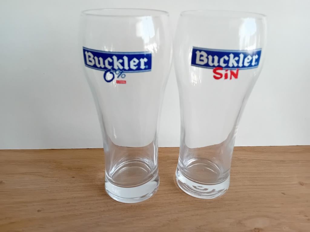 2 verschillende  Buckler glazen, Ophalen of Verzenden, Zo goed als nieuw, Glas of Glazen, Overige merken