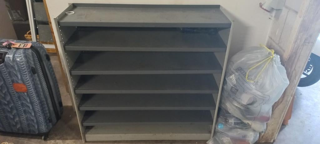 Stalen kast, Ophalen