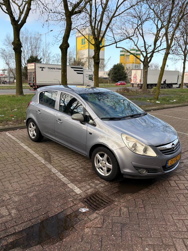 Opel Corsa 1.2 16V 5D 2008 Grijs, Auto's, Opel, Voorwielaandrijving, 4 cilinders, 1229 cc, 49 €/maand