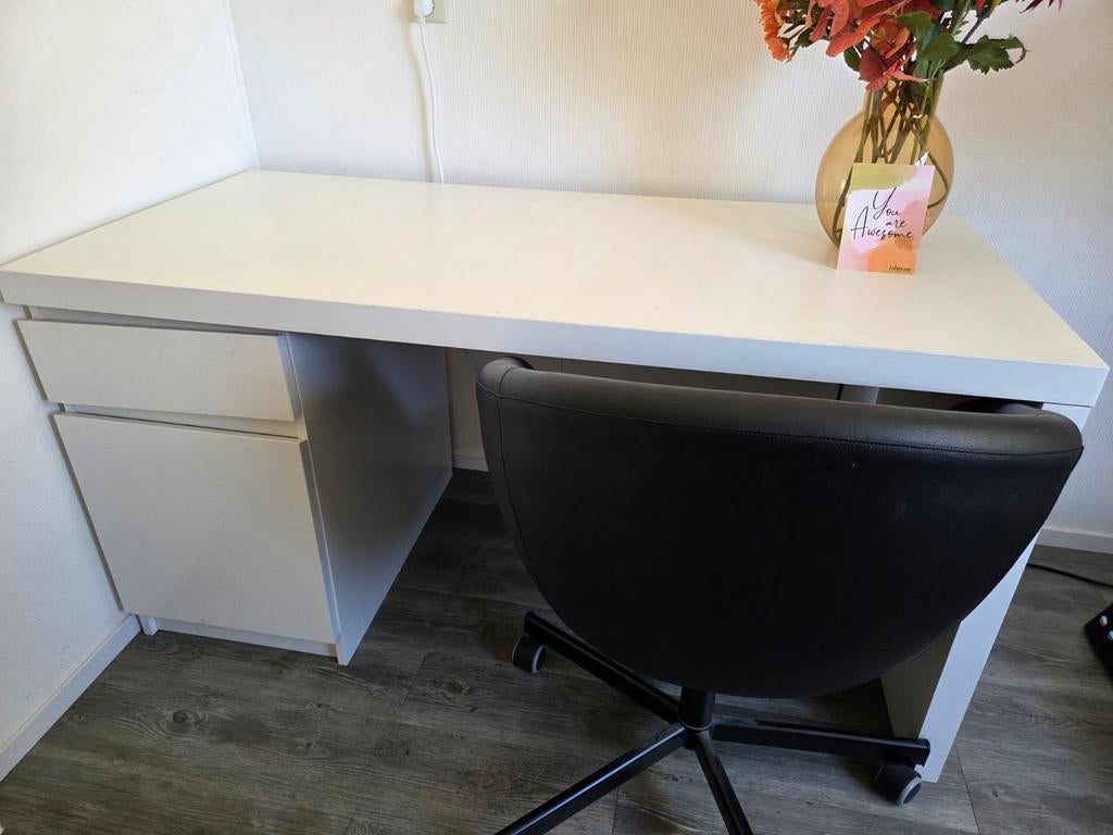 Ikea Malm bureau wit met bureaustoel zwart, Ophalen, Gebruikt