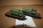 65)  twee Electrotrenwagons met militaire Matchbox trucks, Overige merken, Gebruikt, Gelijkstroom of Wisselstroom, Wagon