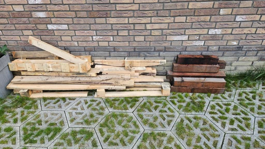 Houten en hardhouten voor openhaard of vuren, Tuin en Terras, Haardhout, Minder dan 3 m³, Ophalen