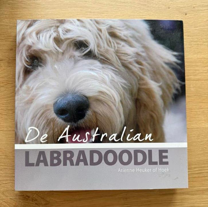 De Australian Labradoodle - Arienne Heuker of Hoek, Ophalen of Verzenden, Gelezen, Honden