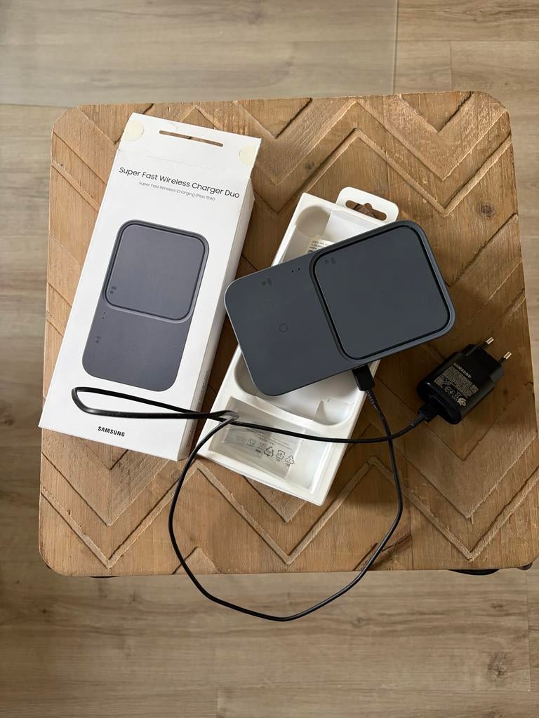 Samsung Super Fast Wireless Charger Duo, Telecommunicatie, Mobiele telefoons | Telefoon-opladers, Ophalen of Verzenden, Zo goed als nieuw