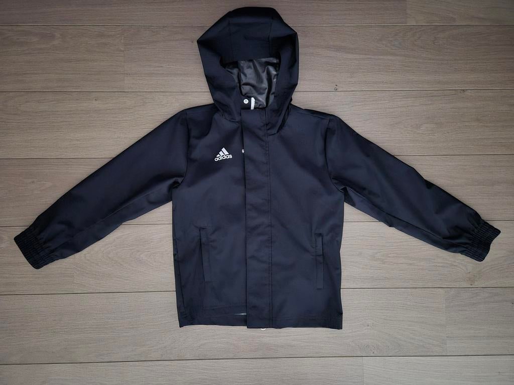 Adidas all weather regenjas entrada zwart mt 128, Kinderen en Baby's, Kinderkleding | Maat 128, Ophalen of Verzenden, Zo goed als nieuw