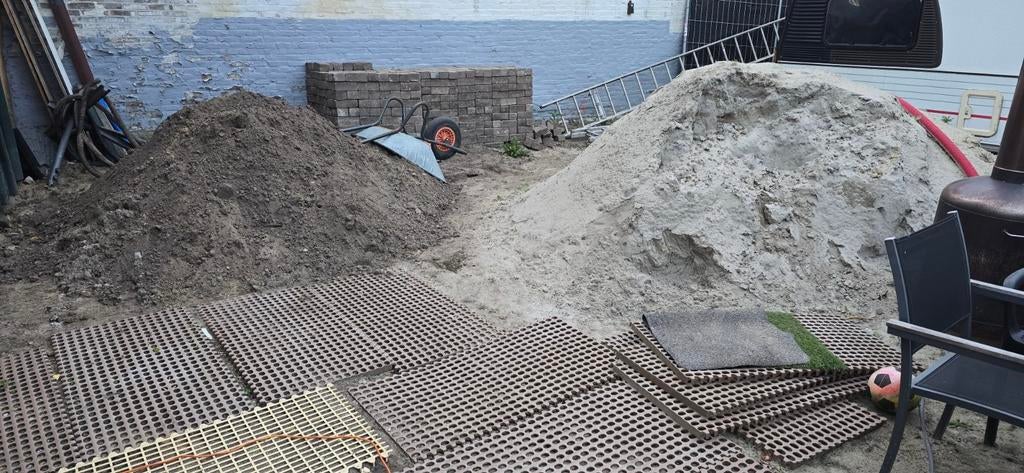 Gratis: Zwart zand en wit boorzand - enkele kuubs, Tuin en Terras, Zand, Ophalen, Gebruikt, Overige typen