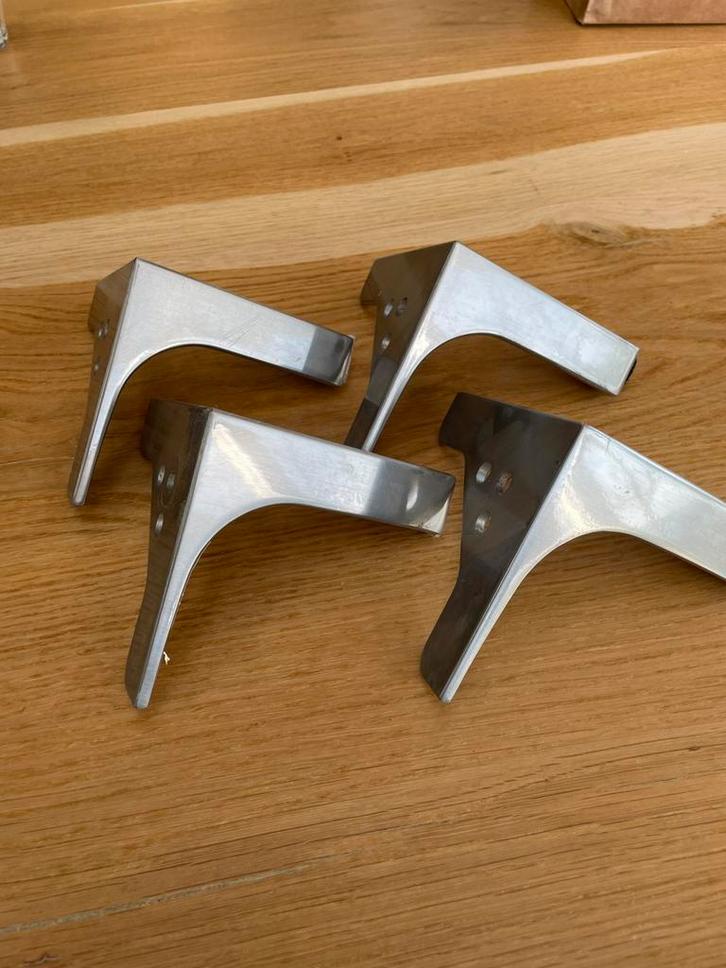 Besta kaststeunen en kastpoten., Huis en Inrichting, Kasten | Stellingkasten, Zo goed als nieuw, Ophalen of Verzenden