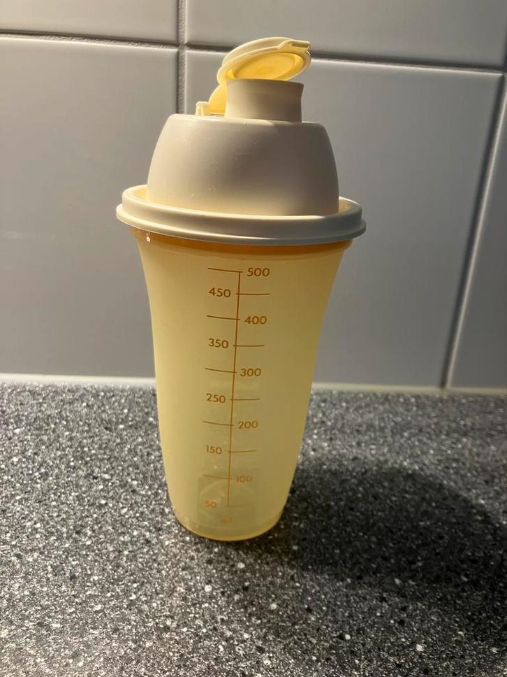 Tupperware Quick Shake mixer 500 ml, Huis en Inrichting, Keuken | Tupperware, Zo goed als nieuw, Beker of Kan, Crème, Ophalen of Verzenden