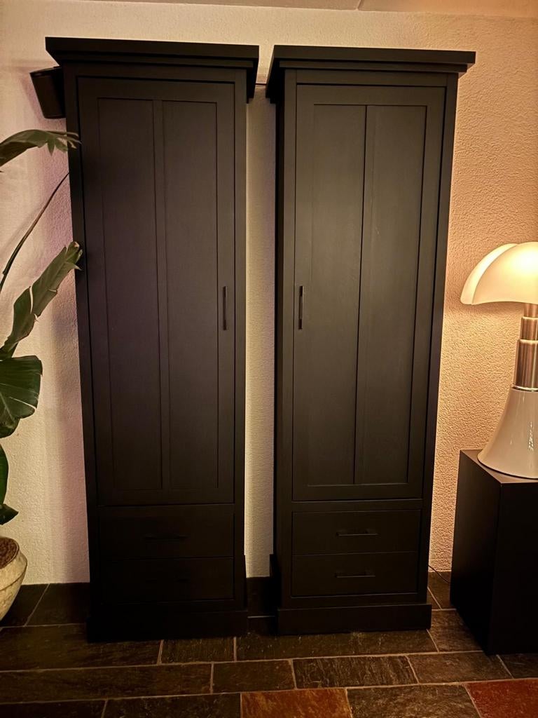 Set van 2 zwart eiken BKS Sheffield kasten, Met deur(en), 200 cm of meer, Eikenhout, Ophalen of Verzenden