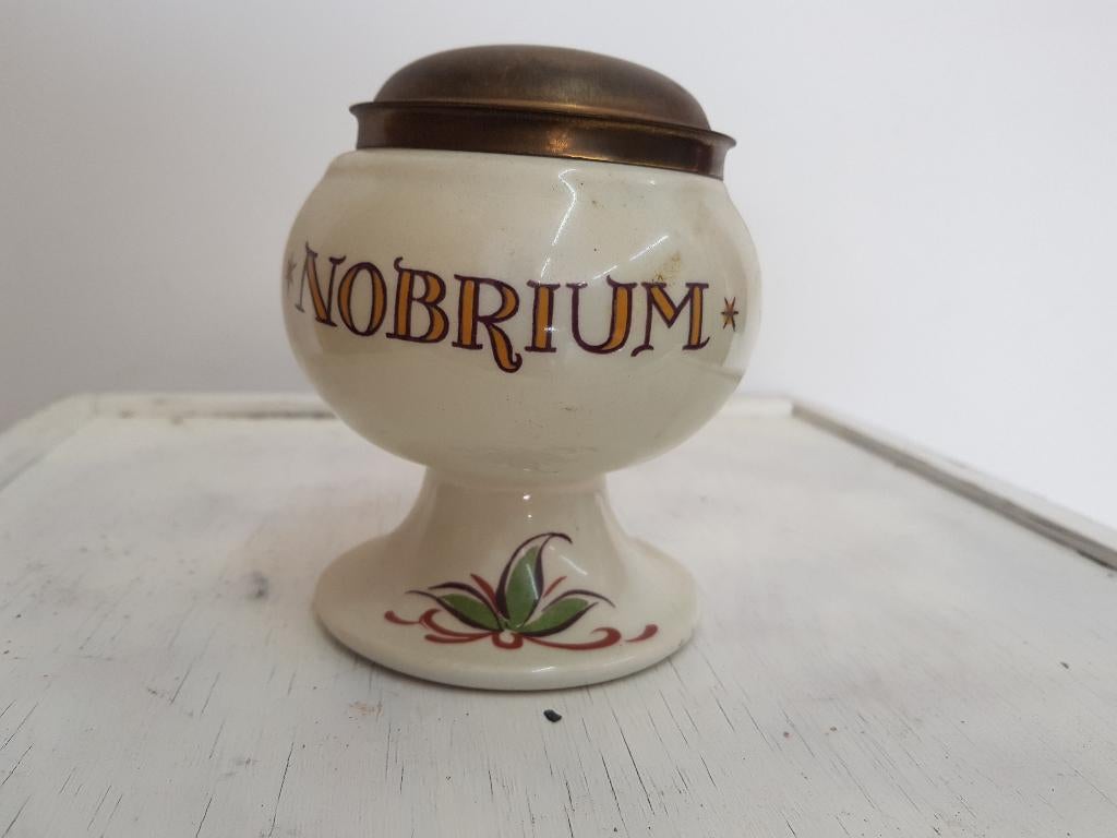 antiek porselein pot met messing deksel, Ophalen of Verzenden