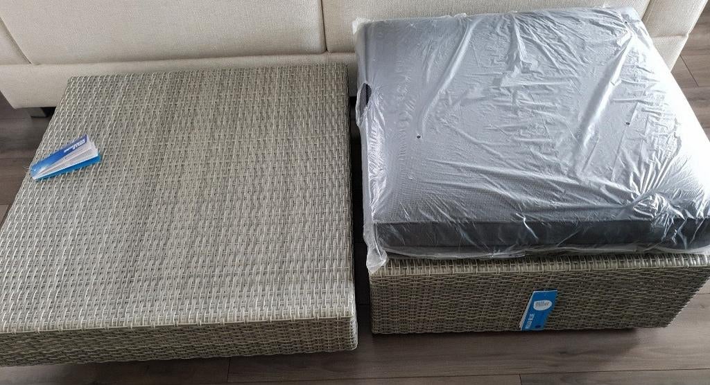 Nieuw van Suns een prachtige tafel en hocker met kussen, Ophalen, Nieuw