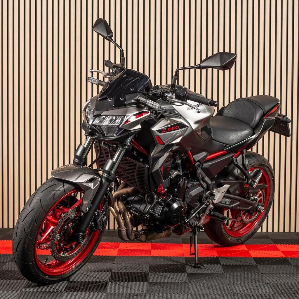 KAWASAKI Z650 (bj 2023), 2 cilinders, 649 cc, Bedrijf, Onbekend