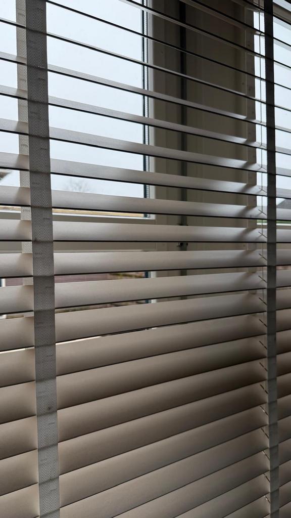 Lichtgrijze jaloezieën 205x240  cm, 100 tot 150 cm, 150 tot 200 cm, Ophalen of Verzenden, Zo goed als nieuw