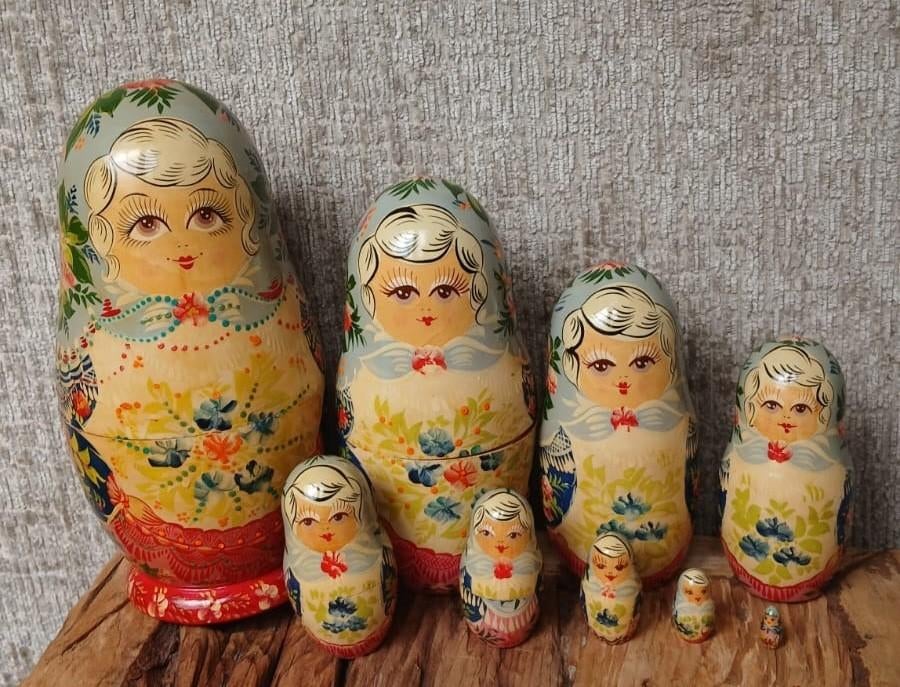 Matroesjka set van 9 nesting dolls Handgeschilderd, Ophalen of Verzenden, Gebruikt