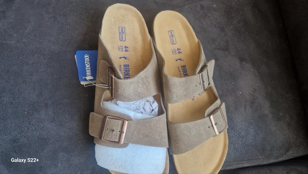 Nieuw Birkenstock Arizona suede slippers maat 44, Ophalen of Verzenden