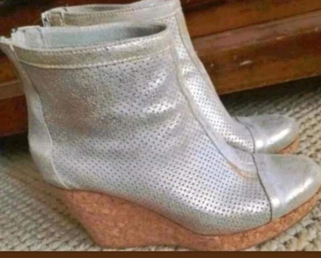 Goudbeige Roberto d'Angelo metallic lederen enkellaarsjes 38, Kleding | Dames, Schoenen, Verzenden, Beige, Lage of Enkellaarzen