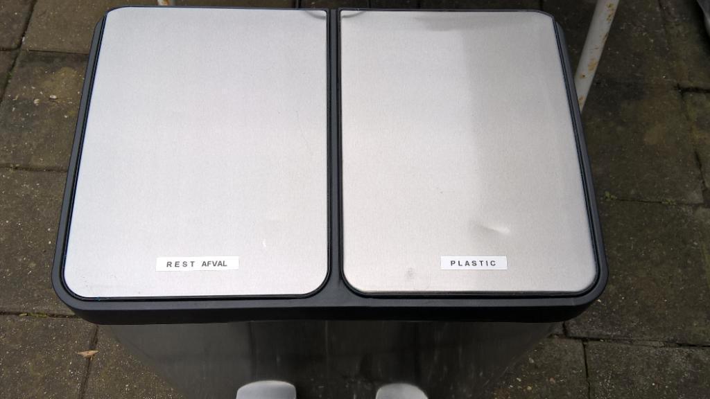 TE koop aangeboden mooi grote prullenbak 60 liter metaal, Huis en Inrichting, Woonaccessoires | Prullenbakken, Ophalen, Met pedaal