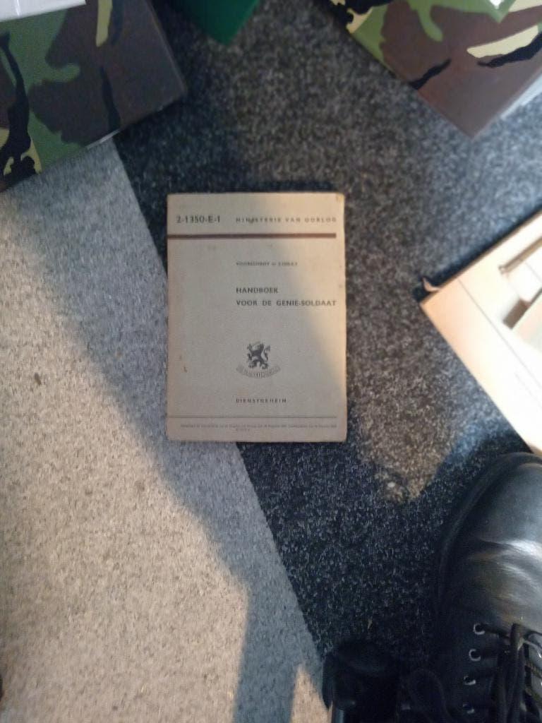 technische handboeken, Verzenden, Zo goed als nieuw, Landmacht, 1945 tot heden