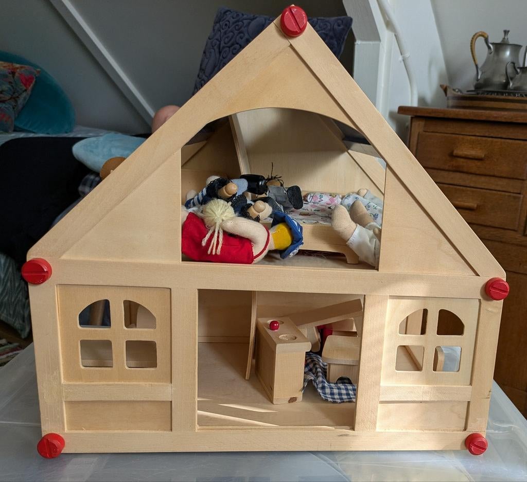 Houten poppenhuis met meubeltjes, Ophalen, Gebruikt, Poppenhuis