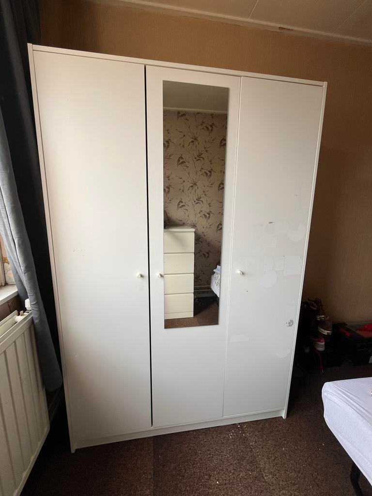 Witte Kledingkast IKEA met Spiegel, Huis en Inrichting, Ophalen, Gebruikt, 100 tot 150 cm, 150 tot 200 cm
