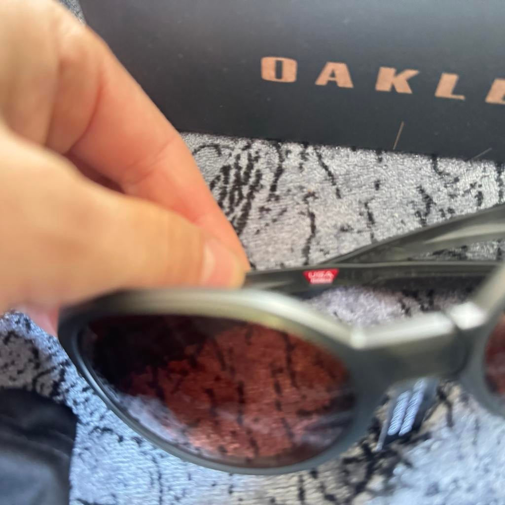 Oakley Zonnebril - Zo goed als nieuw, Zonnebril, Ophalen of Verzenden, Zo goed als nieuw, Oakley
