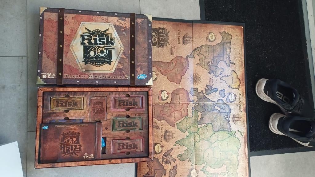 bordspel limited Risk 60 jaar editie compleet, Hobby en Vrije tijd, Gezelschapsspellen | Bordspellen, Vijf spelers of meer, Ophalen of Verzenden