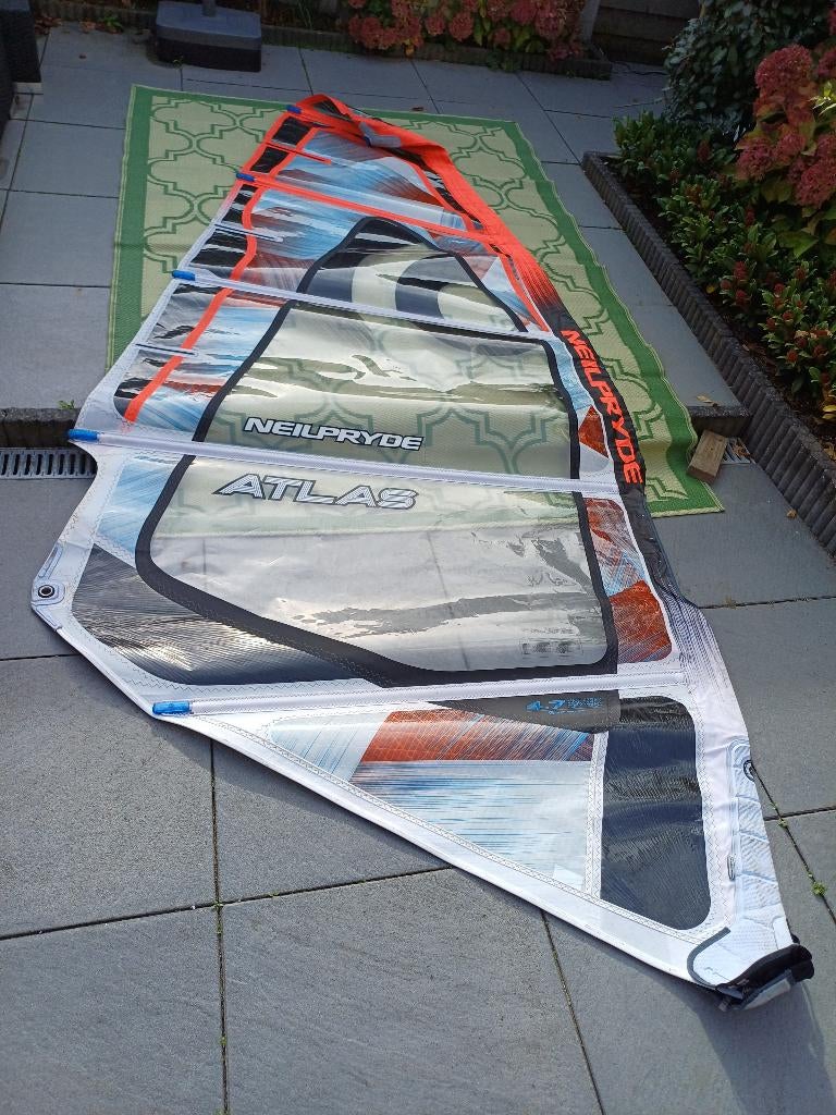 Diverse surfzeilen en surfspullen, Ophalen, 300 cm of meer, Met vin(nen), Zeil