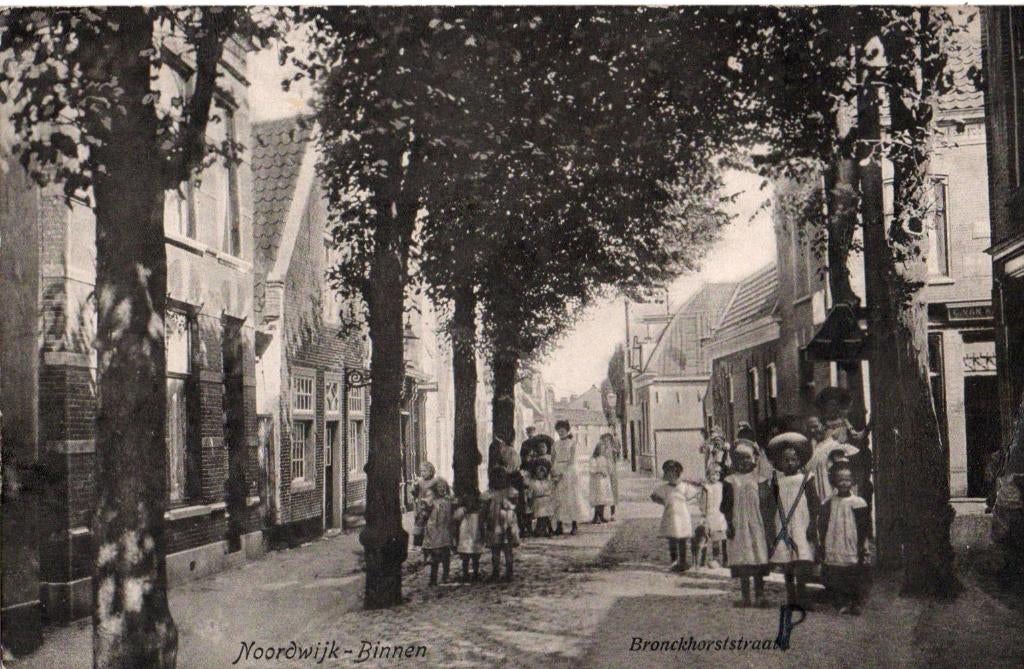Noordwijk-Binnen, Bronckhorststraat met veel kinderen.4800, Verzamelen, Verzenden, Voor 1920, Gelopen, Zuid-Holland