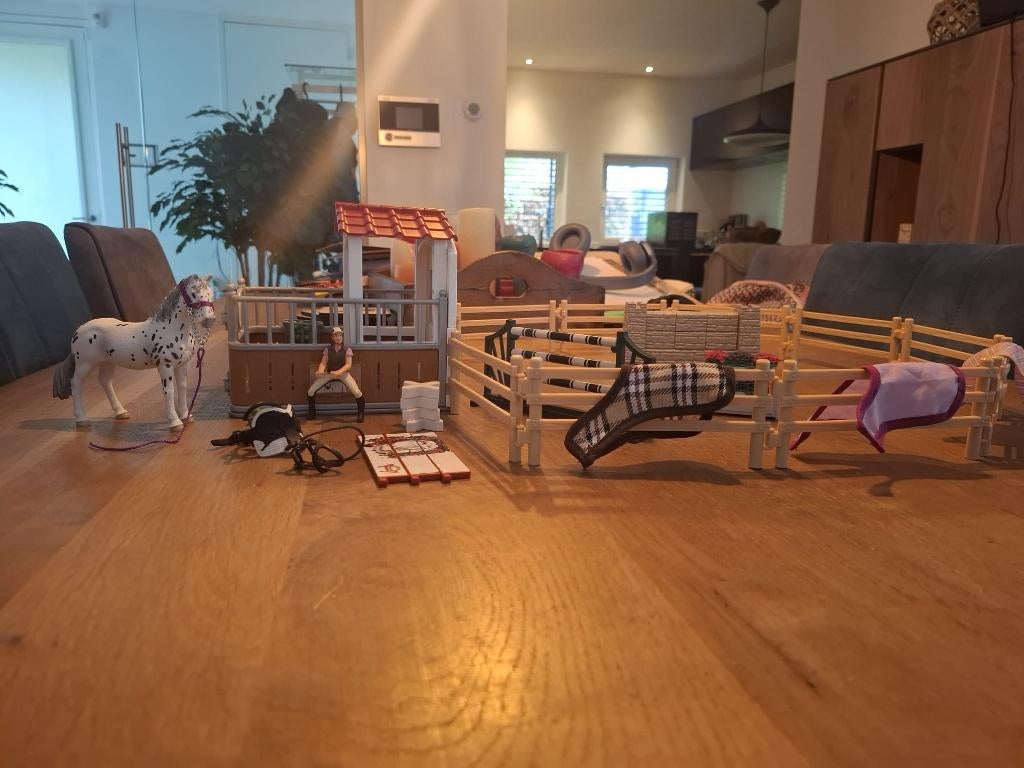 Schleich stal + paard + accessoires, Ophalen of Verzenden, Zo goed als nieuw
