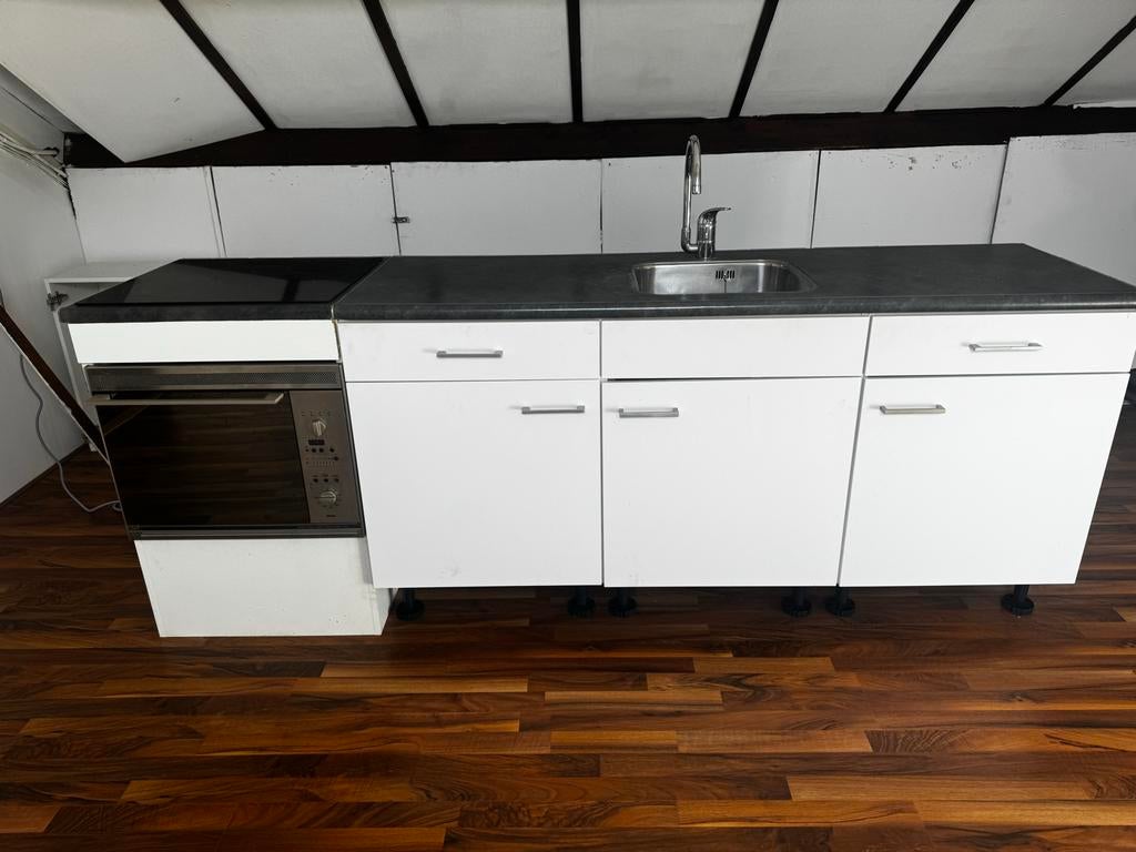 Keukentje met combimagnetron en inductie kookplaat, Ophalen, Gebruikt, Magnetron, 60 cm of meer