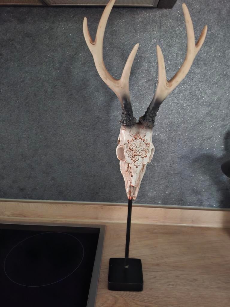 Decoratief hertengewei op zwarte voet, kunststof, Huis en Inrichting, Woonaccessoires | Overige, Ophalen of Verzenden, Zo goed als nieuw