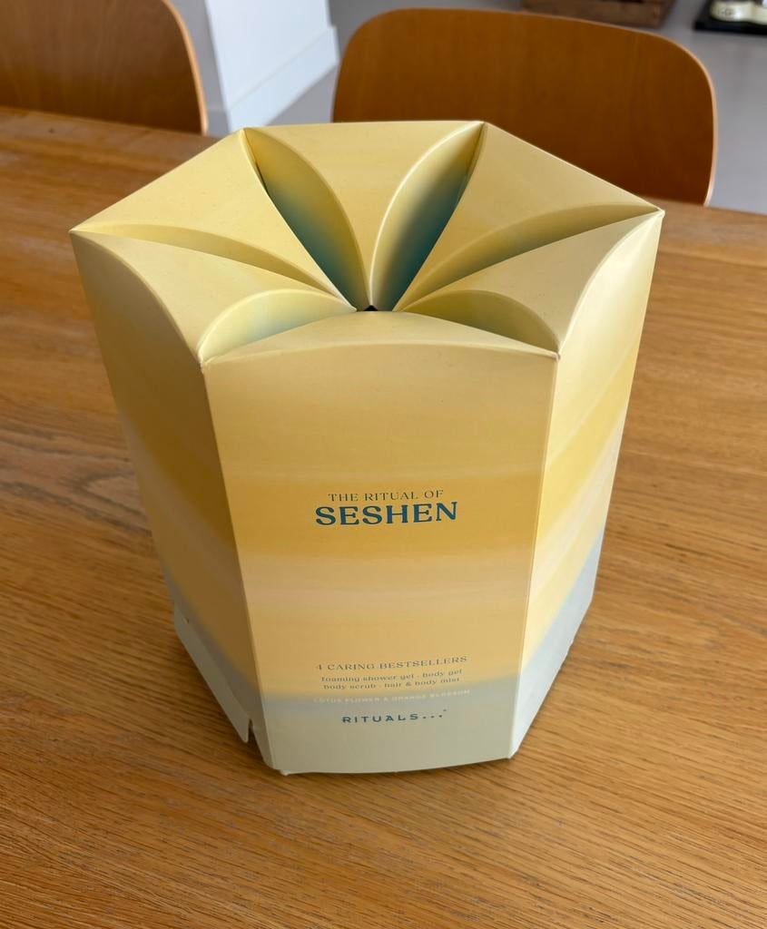 Rituals cadeau verpakking Lotus vorm (seshen), Ophalen of Verzenden, Zo goed als nieuw