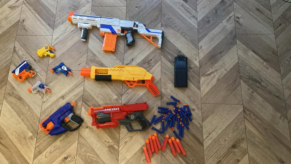 Nerf geweren en pijltjes, Ophalen of Verzenden, Zo goed als nieuw