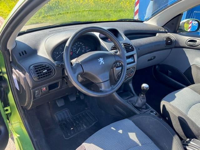 Peugeot 206 CC 1.6-16V Electric pakket Audio-CD/MP3 LMV 14", Auto's, Voorwielaandrijving, Stof, Gebruikt, Zwart