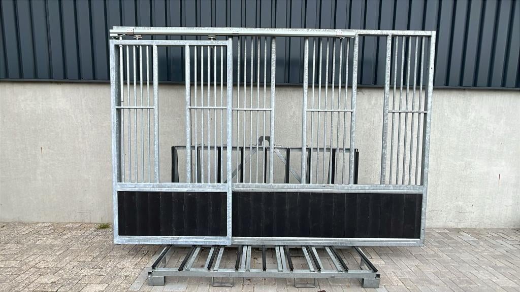 Groepshuisvesting premium | 3500 x 2200 mm | Schuifdeur, Weidegang, 4 paarden of pony's of meer