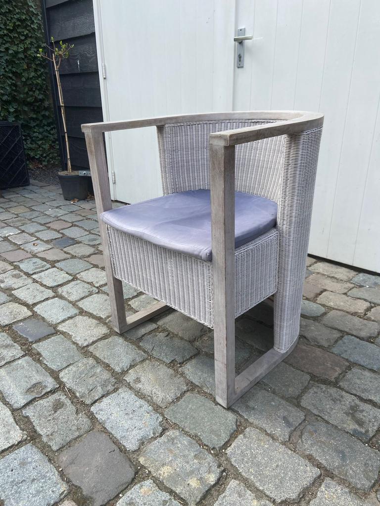 Mooie rotan stoel geschikt voor binnen en buiten, Tuin en Terras, Tuinstoelen, Ophalen, Zo goed als nieuw, Rotan