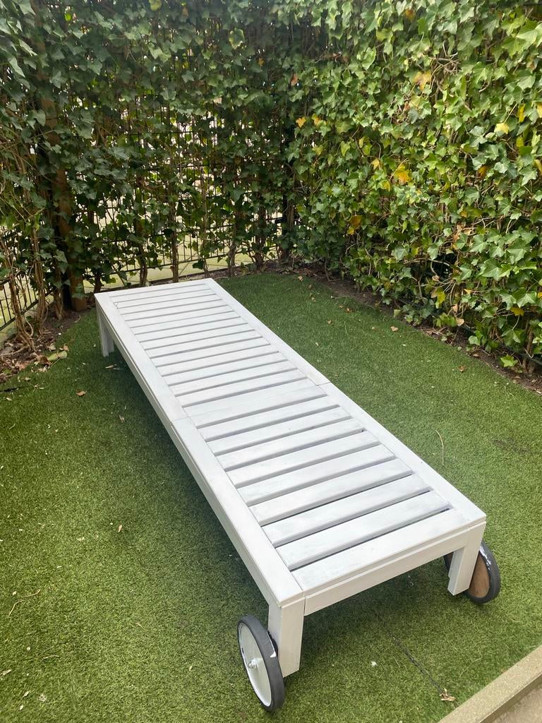 IKEA ligbank met kussen - Verrijdbaar en verstelbaar, Tuin en Terras, Ophalen, Gebruikt, Hout, Verstelbaar