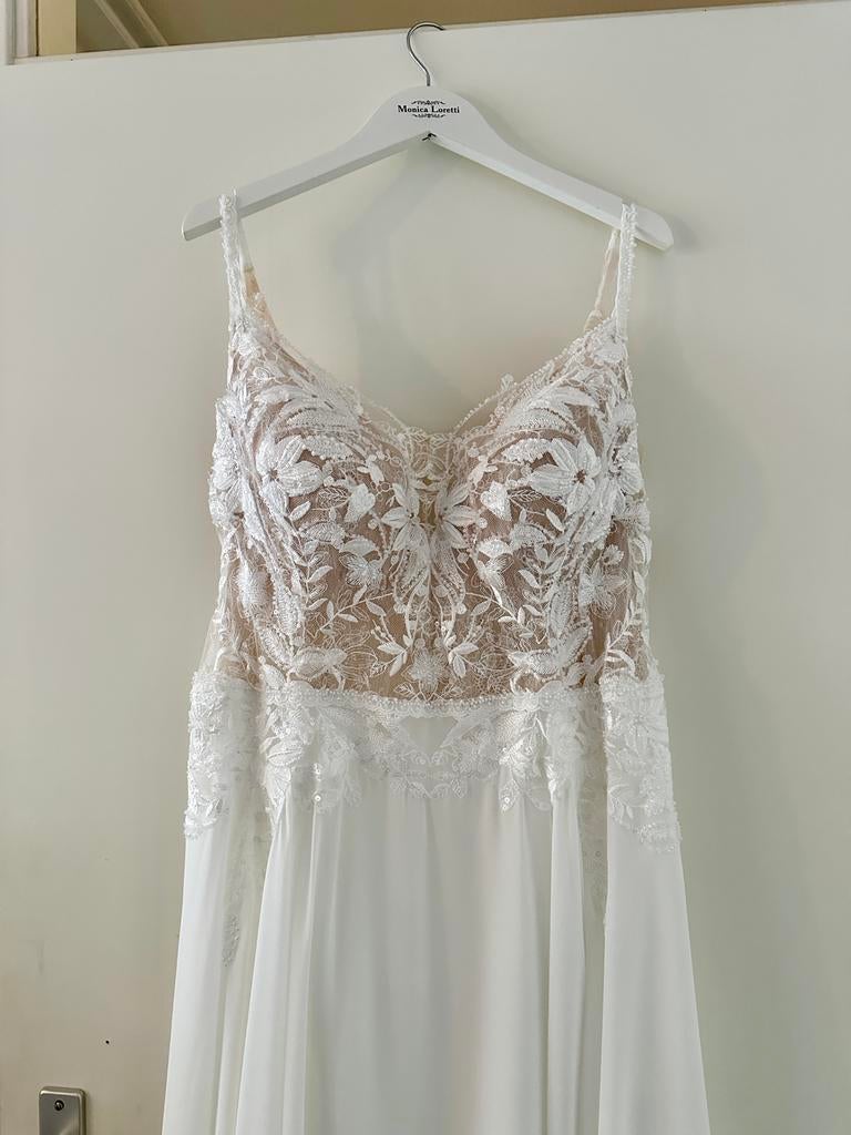 Trouwjurk Monica Loretti satijn maat 38/40, Ophalen, Zo goed als nieuw, Wit, Trouwjurk