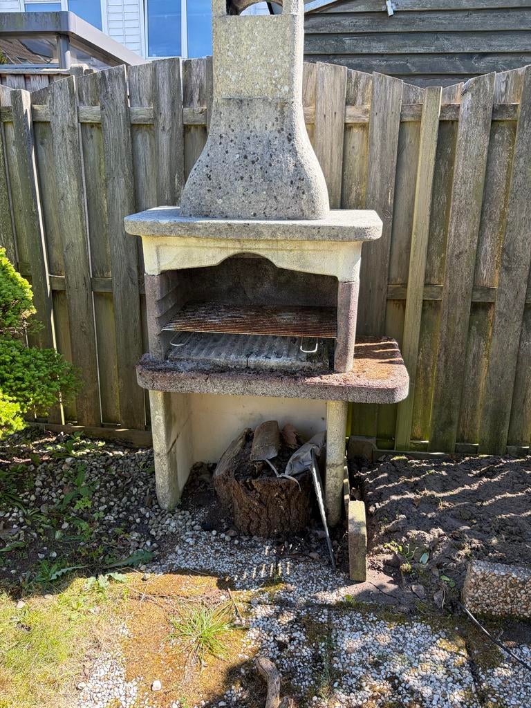 Gratis Robuuste Stenen Barbecue voor Buiten, Ophalen, Gebruikt